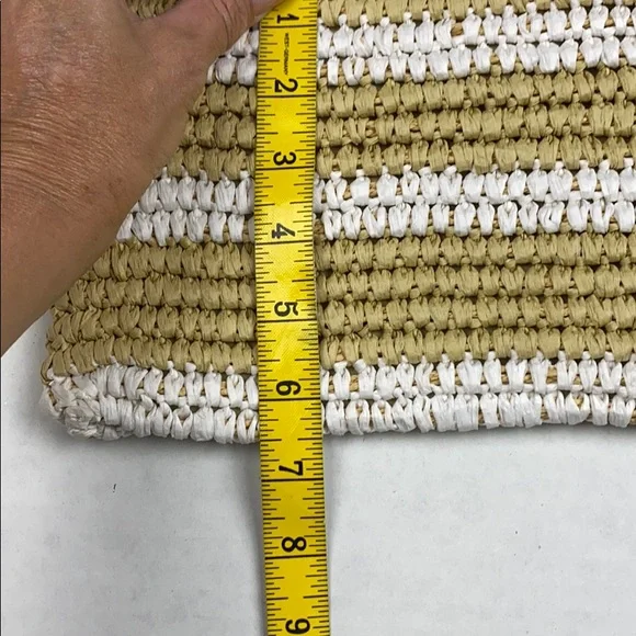 NWT GAP Tan & White Woven Straw Zippered Clutch - Picture 8 of 8